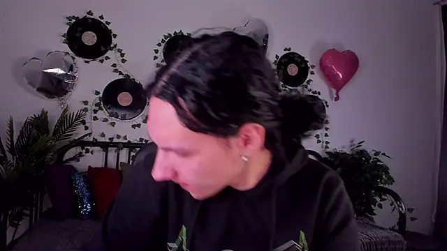 Snapshot of FillDammon chatting on 02-14-25, 04:31 FillDammon online show from 02-14-25, 04:31