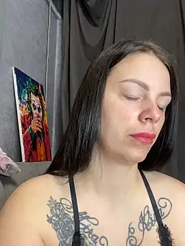 Snapshot of Lola_Hale chatting on 04-28-26, 07:41 Lola Hale online show from 04-28-26, 07:41