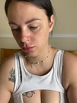 Snapshot of Lola_Hale chatting on 06-21-26, 07:22 Lola Hale online show from 06-21-26, 07:22