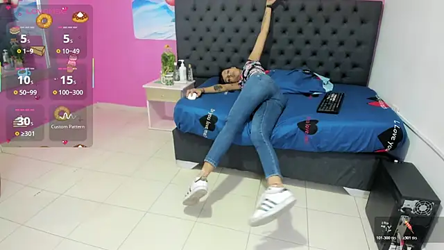 Snapshot of _candy_jade_ chatting on 10-23-25, 01:10 candy jade online show from 10-23-25, 01:10