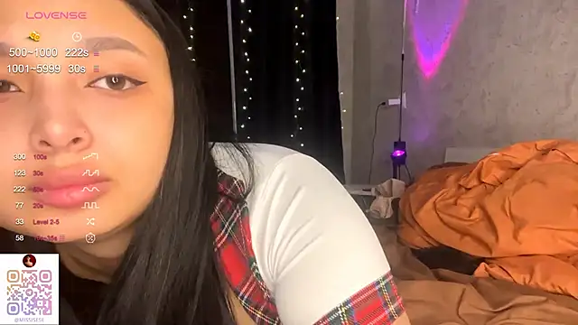 Snapshot of UdeleBarns chatting on 12-17-25, 03:29 UdeleBarns online show from 12-17-25, 03:29