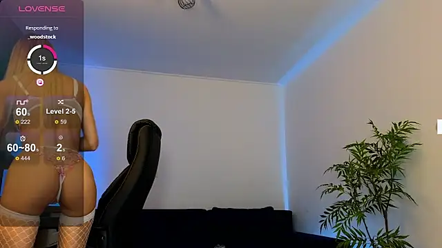 Snapshot of janecandyy_ chatting on 01-11-25, 03:09 janecandyy online show from 01-11-25, 03:09