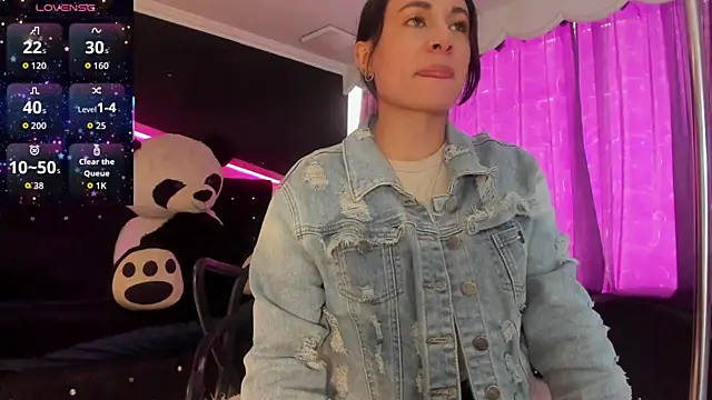 Coral Gibson online show from 11-22-25, 01:43