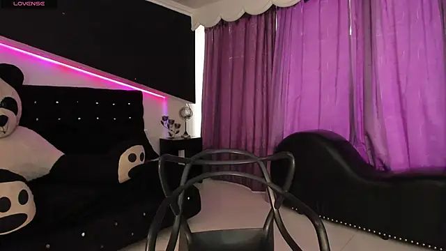 Coral Gibson online show from 01-15-26, 01:37