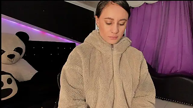 Coral Gibson online show from 03-06-26, 12:45