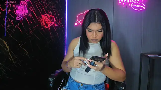 miavalentinaaa online show from 12-20-24, 01:14