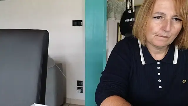 Snapshot of Sandcoq chatting on 06-04-26, 12:00 Sandcoq online show from 06-04-26, 12:00