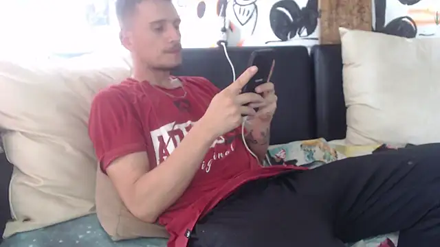 roystonee01 online show from 11-06-25, 08:10