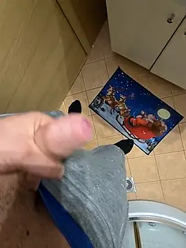 Snapshot of Alexxxmaster1312 chatting on 12-14-25, 08:35 Alexxxmaster1312 online show from 12-14-25, 08:35