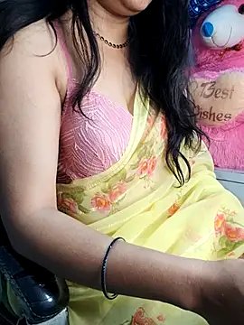 Snapshot of santurmom chatting on 12-04-25, 06:27 santurmom online show from 12-04-25, 06:27