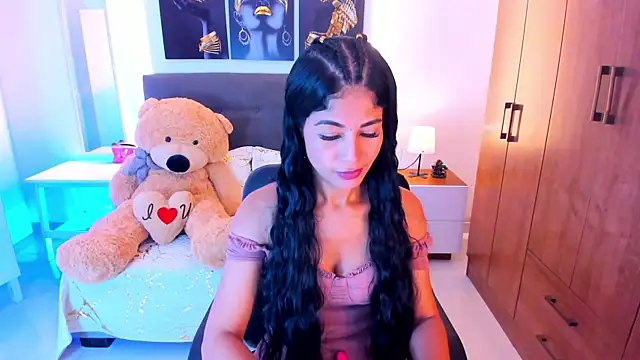 Snapshot of saralife chatting on 02-14-25, 11:31 saralife online show from 02-14-25, 11:31