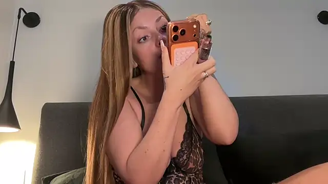 Leylah Linda online show from 02-07-26, 08:23