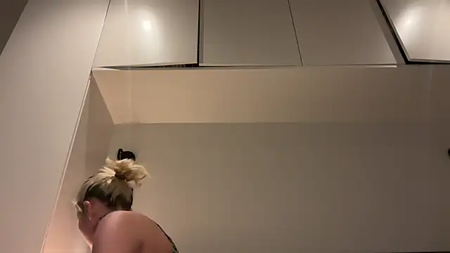 Leylah Linda online show from 03-12-26, 08:59