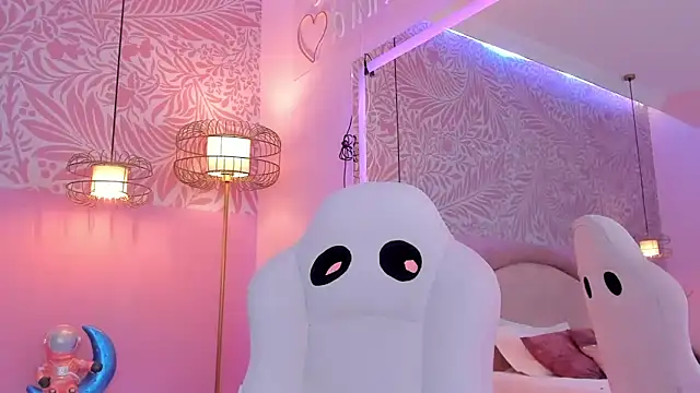 EmilyCollinss1 online show from 12-18-25, 06:30