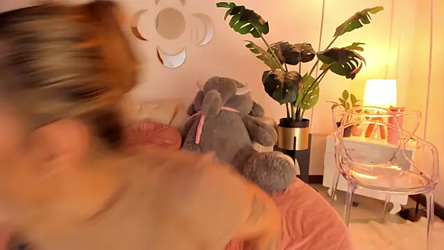 Mollymoon1 online show from 02-14-26, 07:54