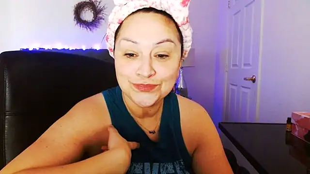 AlyssiaAmoreXO online show from 07-09-26, 04:22
