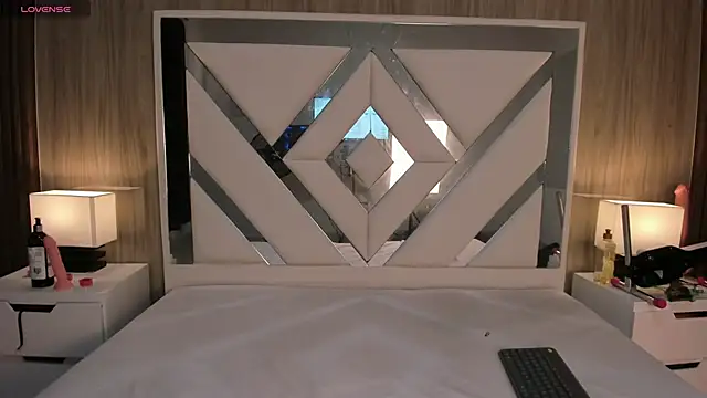 Snapshot of ValentinaThomas chatting on 09-20-25, 07:37 ValentinaThomas online show from 09-20-25, 07:37