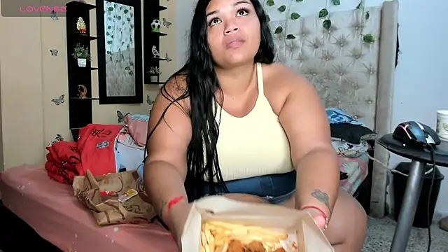 Snapshot of Marycurvysex1 chatting on 01-20-25, 12:36 Marycurvysex1 online show from 01-20-25, 12:36