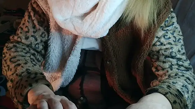 Snapshot of VeneRed chatting on 03-07-26, 07:16 VeneRed online show from 03-07-26, 07:16