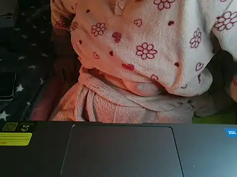 Snapshot of VeneRed chatting on 03-11-26, 08:59 VeneRed online show from 03-11-26, 08:59