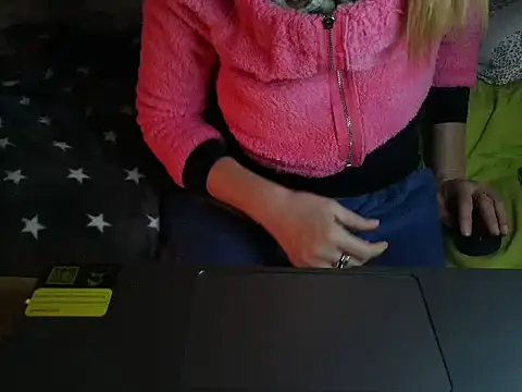 Snapshot of VeneRed chatting on 03-12-26, 09:10 VeneRed online show from 03-12-26, 09:10