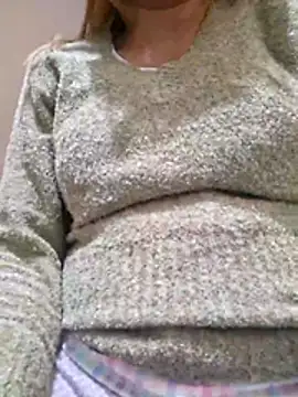 Snapshot of Melody_Shyla chatting on 12-17-25, 05:52 Melody Shyla online show from 12-17-25, 05:52