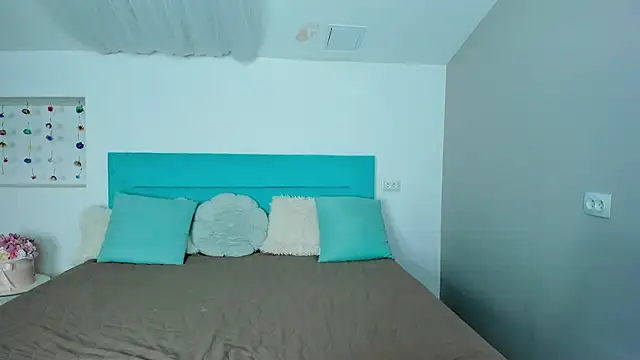 L1ittle kitty  online show from 10-11-25, 05:28