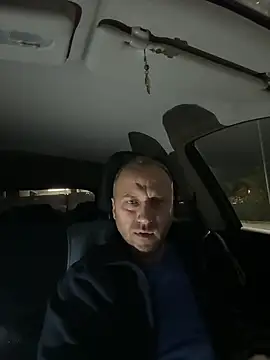 Snapshot of Lecatore80 chatting on 10-18-25, 04:48 Lecatore80 online show from 10-18-25, 04:48