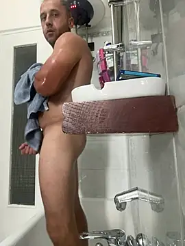 Snapshot of Lecatore80 chatting on 06-26-26, 05:17 Lecatore80 online show from 06-26-26, 05:17