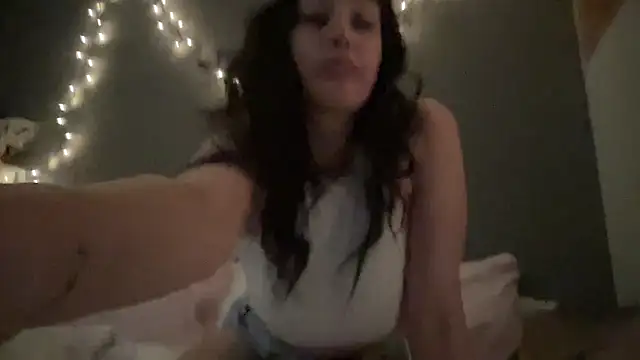 Snapshot of lonelylexxxie chatting on 01-12-25, 05:45 lonelylexxxie online show from 01-12-25, 05:45