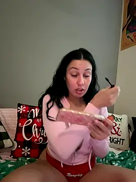 Snapshot of lonelylexxxie chatting on 11-26-25, 03:46 lonelylexxxie online show from 11-26-25, 03:46