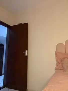 cleolimahot3 online show from 11-30-25, 10:25