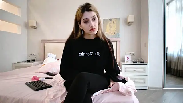 Snapshot of Iren chatting on 11-19-25, 07:41 Iren online show from 11-19-25, 07:41