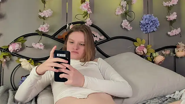 Snapshot of LilianSwall chatting on 12-01-24, 07:36 LilianSwall online show from 12-01-24, 07:36