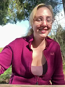 Snapshot of SherryOutdoor1 chatting on 04-17-26, 08:28 SherryOutdoor1 online show from 04-17-26, 08:28