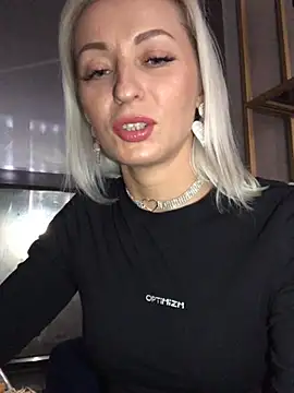 Snapshot of Diamond_Bunny_ chatting on 12-23-24, 05:11 Diamond Bunny  online show from 12-23-24, 05:11