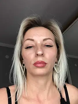 Snapshot of Diamond_Bunny_ chatting on 03-18-25, 03:53 Diamond Bunny  online show from 03-18-25, 03:53