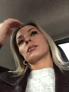 Diamond Bunny  online show from 10-29-25, 02:30