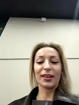 Diamond Bunny  online show from 11-21-25, 02:16