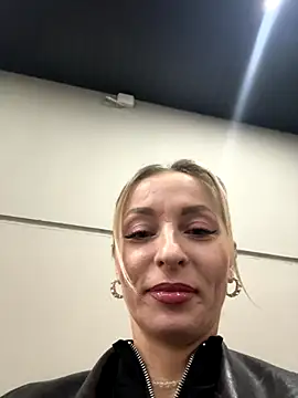 Diamond Bunny  online show from 11-22-25, 02:49