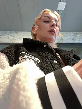 Diamond Bunny  online show from 04-16-26, 03:13