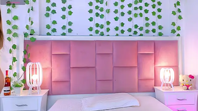 Snapshot of kaily_sweet1 chatting on 06-24-26, 11:20 kaily sweet1 online show from 06-24-26, 11:20