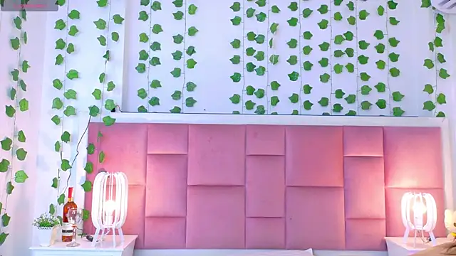 Snapshot of kaily_sweet1 chatting on 07-08-26, 11:15 kaily sweet1 online show from 07-08-26, 11:15