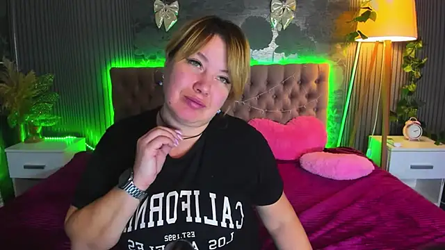 Snapshot of CurlyDreams chatting on 02-14-26, 05:48 CurlyDreams online show from 02-14-26, 05:48