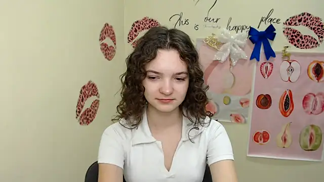  SusieSu  online show from 12-23-24, 07:06