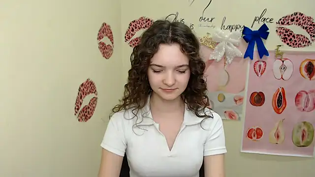  SusieSu  online show from 12-23-24, 01:13