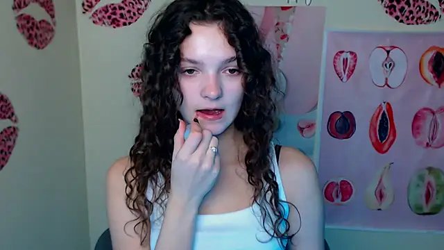  SusieSu  online show from 10-18-25, 06:37