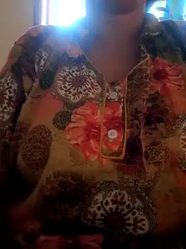 Snapshot of akshara_22 chatting on 10-18-25, 11:33 akshara 22 online show from 10-18-25, 11:33