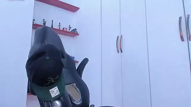 Jonryder  online show from 12-18-25, 04:35