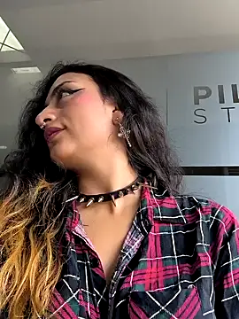 Snapshot of Lila_Desiree chatting on 02-15-25, 08:01 Lila Desiree online show from 02-15-25, 08:01